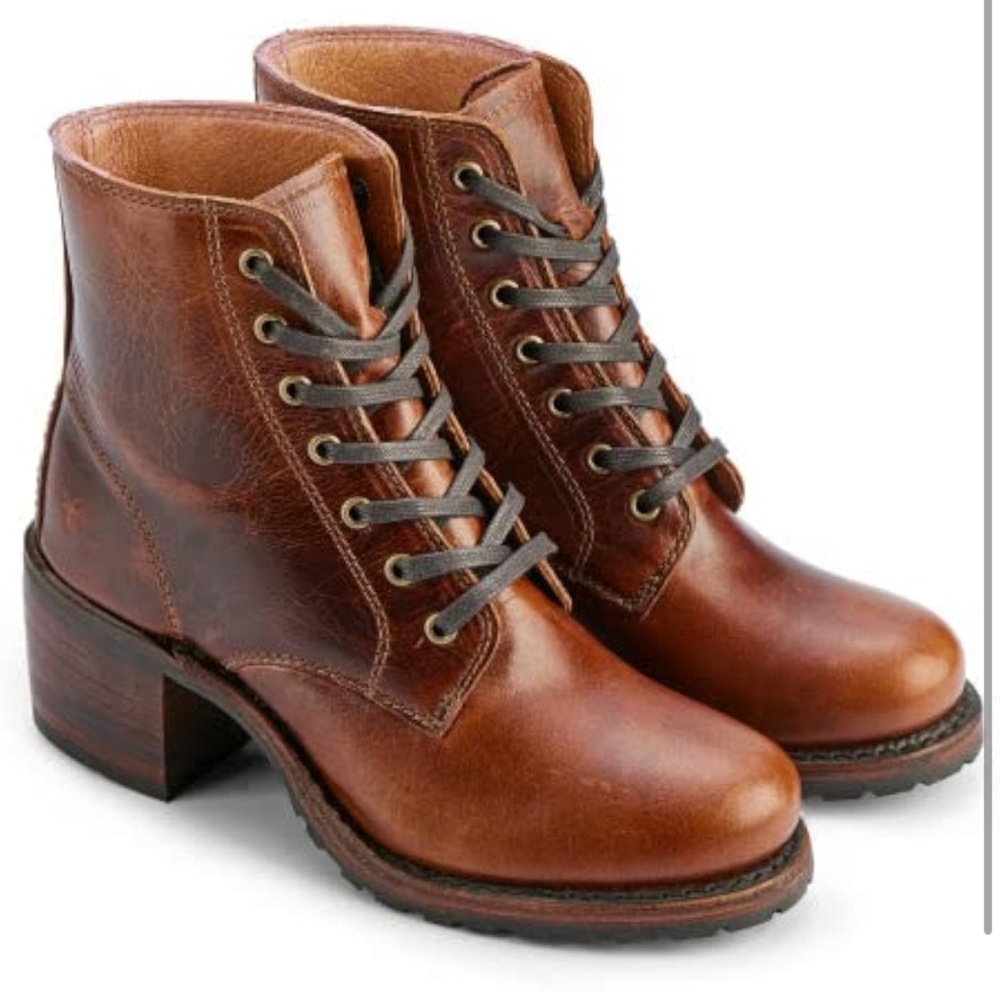 Frye Sabrina lace up boots